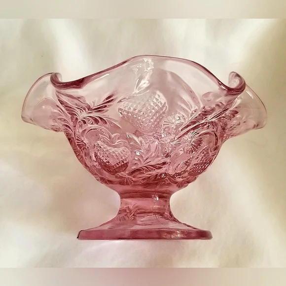 Vintage Fenton Glass Pink Ruffled Strawberry Design Footed Bowl-Original Sticker - Picture 3 of 5